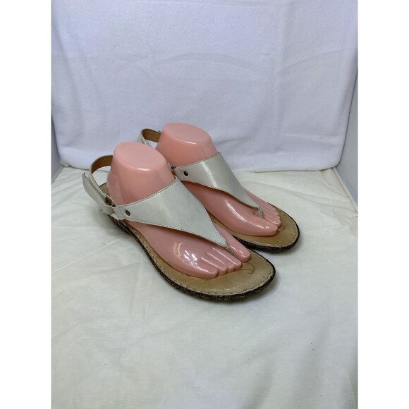 Born BOC White Ivory Thong Ankle Strap Slingback Leather Wedge Sandal Size 11 M - Picture 1 of 13
